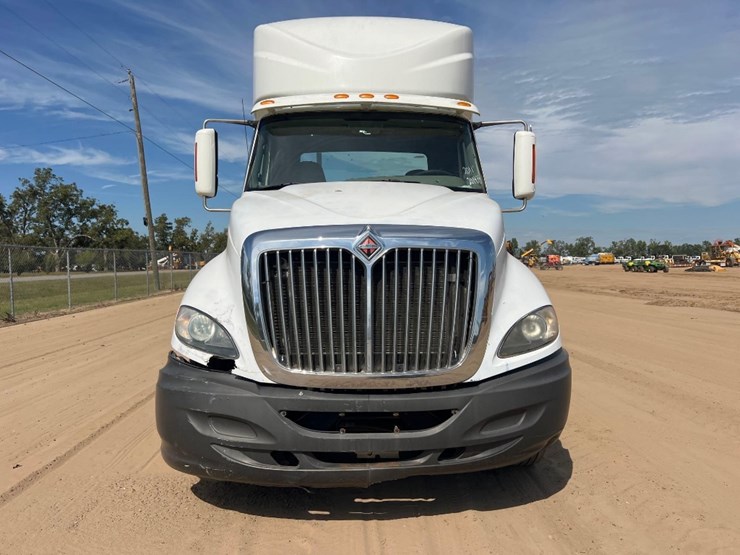 2011-international-prostar-+122-6x4-daycab-road-tr-image-7
