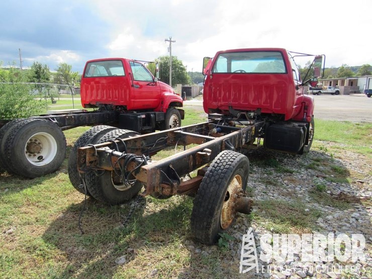 (x)-(14-16)-2002-gmc-c6500-s/a-cab-&-chassis,-vin--image-4