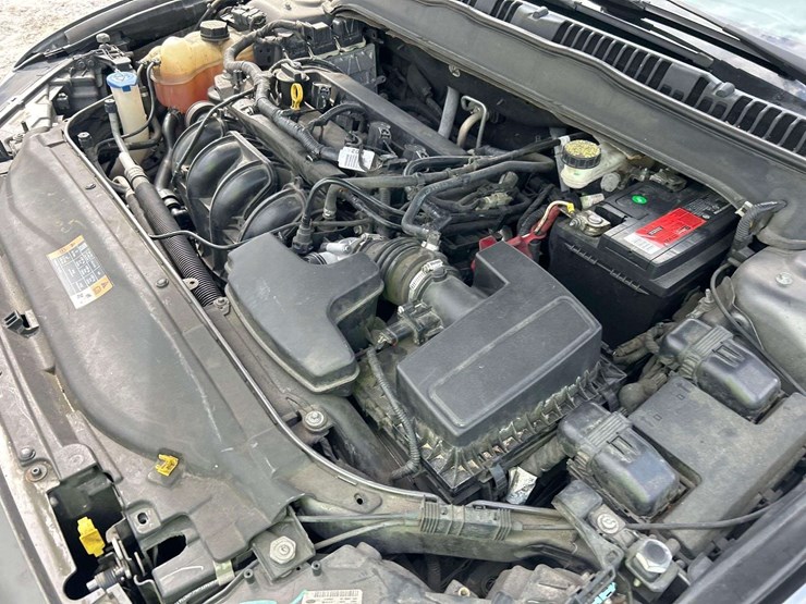 2013-ford-fusion-se-sedan-image-8