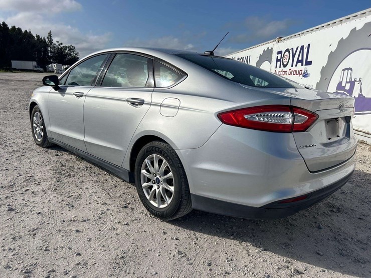 2015-ford-fusion-s-sedan-image-4