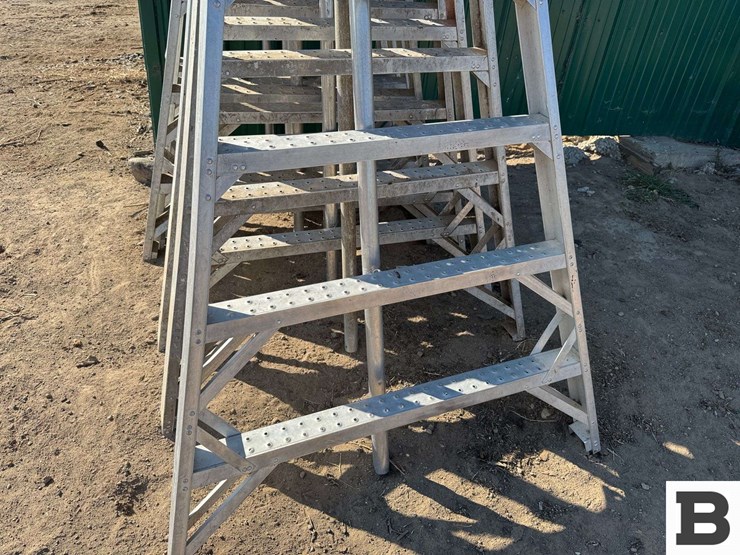 10'-aluminum-orchard-ladders-image-5