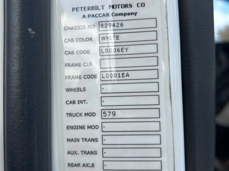 #1672-•-2024-peterbilt-day-cab-truck-tractor-image-65