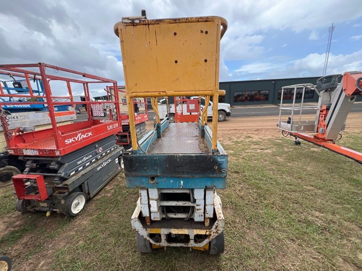 1999-snorkel-20ne-electric-scissor-lift-image-3