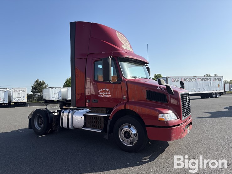 2016-volvo-vnm42t-truck-tractor-image-3