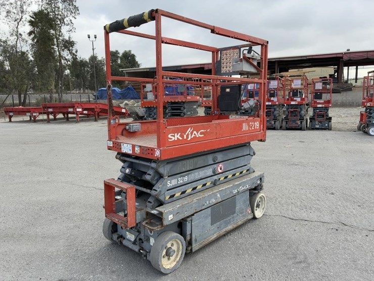 2013-skyjack-sj-3219-scissor-lift-image-3