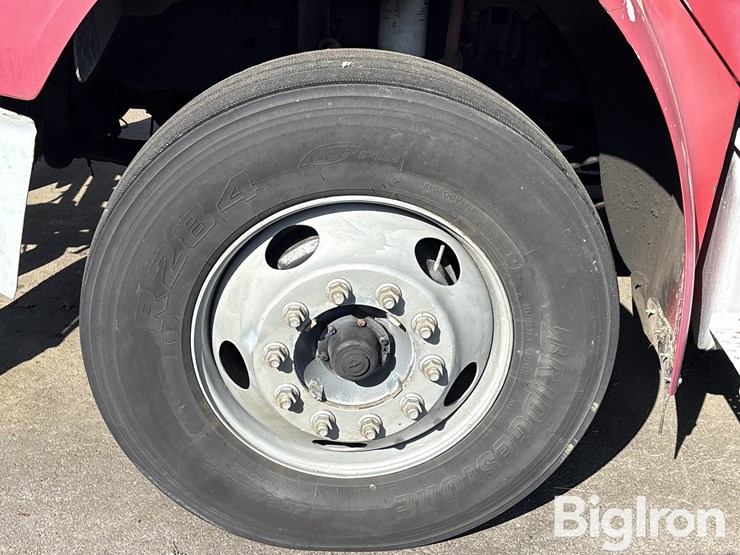 2004-freightliner-m2106-truck-tractor-image-19
