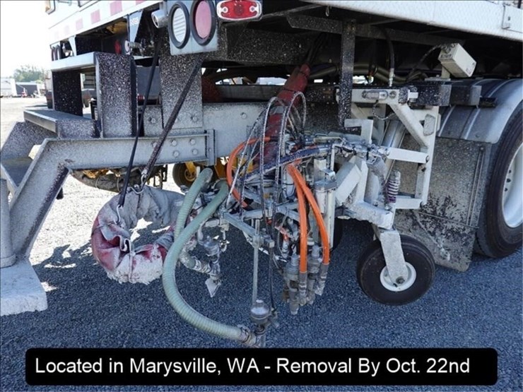 2009-peterbilt-pb320-image-3