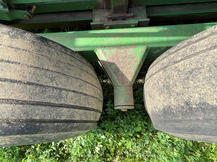 john-deere-200-image-27
