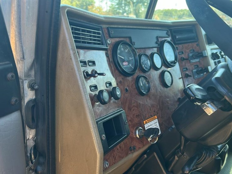 #1962-•-2006-peterbilt-pb340-semi-truck*-image-33