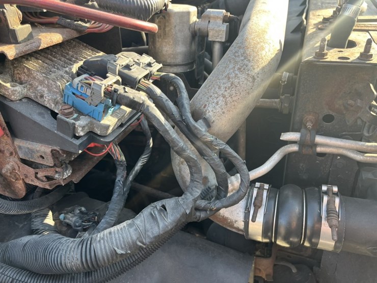 2005-gmc-5500-image-42