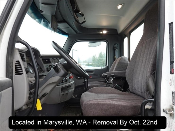 2015-peterbilt-567-image-16