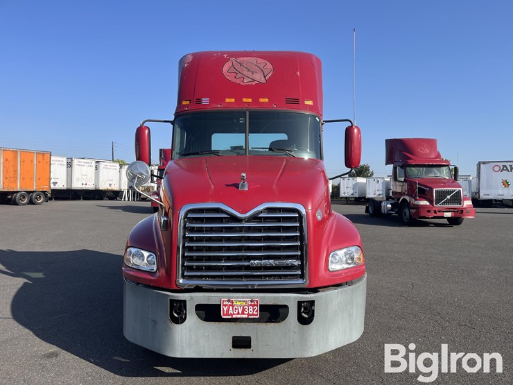 2013-mack-cxu612-truck-tractor-image-2