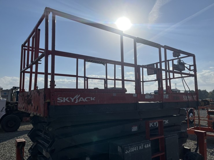2011-skyjack-sj8841rt-image-9