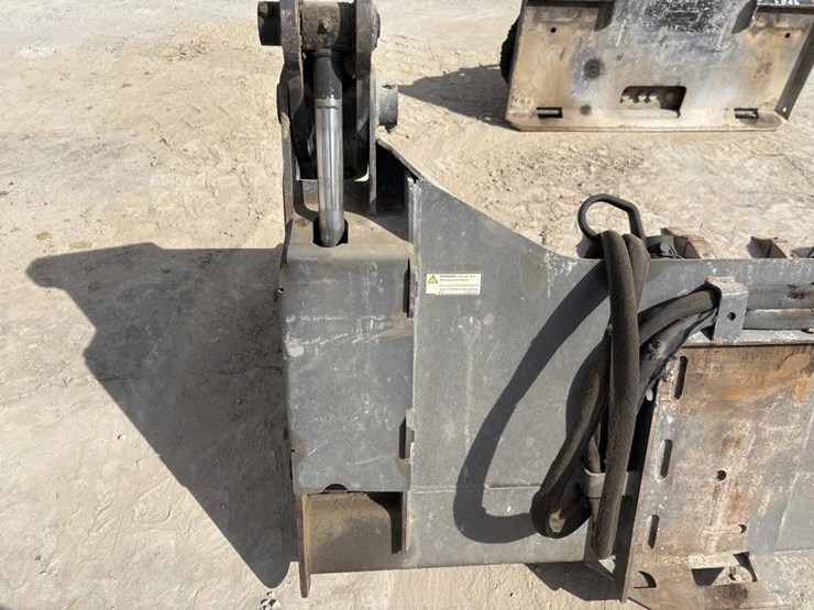 #5065-•-approx-84"-bobcat-combination-bucket-image-8