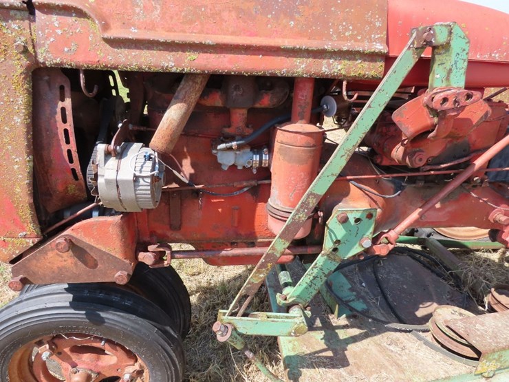 1952-farmall-c-tractor-with-belly-mower-image-5