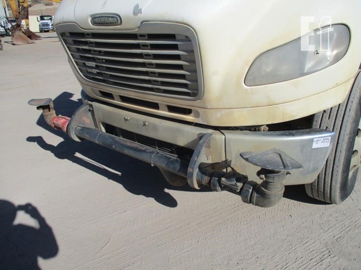 2012-freightliner-business-class-m2-106-image-15