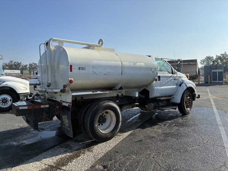 2010-ford-f650-image-3
