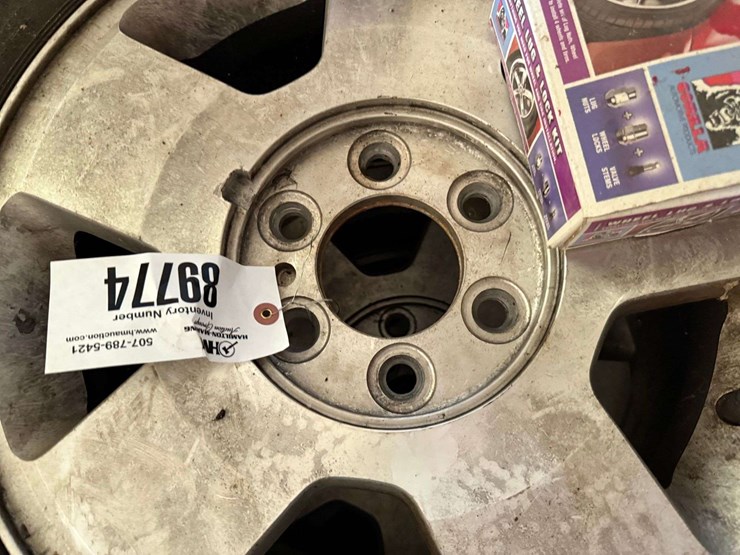 255/70r17-tires-on-6-bolt-aluminum-rims-image-3