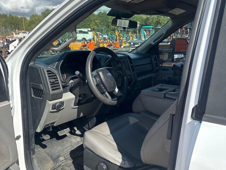2017-ford-f350-xl-image-21