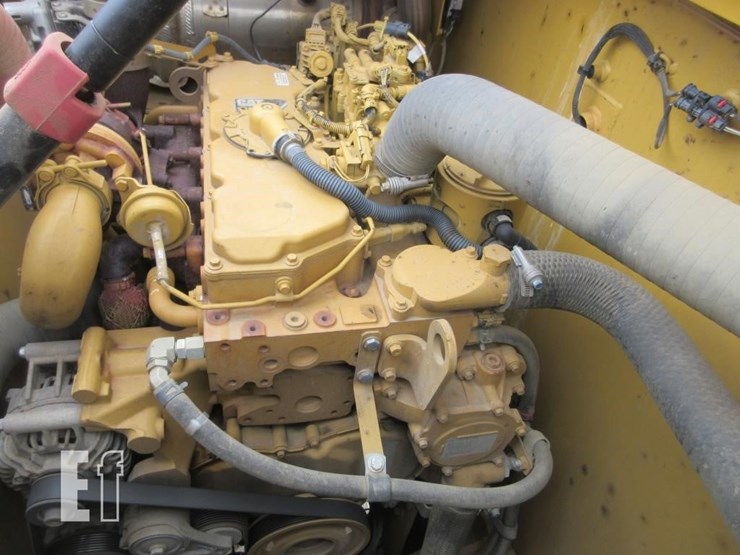 2018-caterpillar-320-image-6