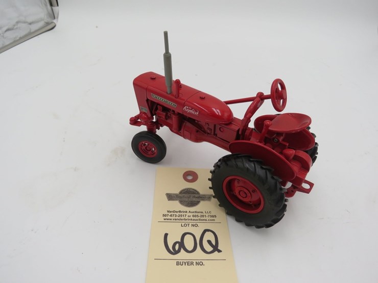 1988-50th-anniversary-farmall-140-toy-tractor-image-3