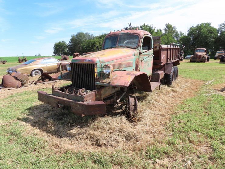 1942-dodge-power-wagon-image-1