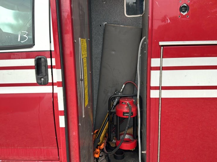 #113-•-2008-chevrolet-ambulance-image-18