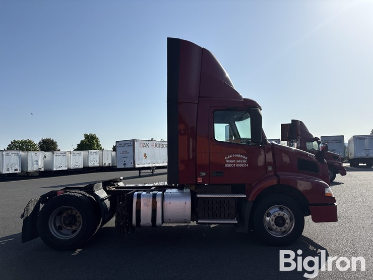 2016-volvo-vnm42t-truck-tractor-image-4