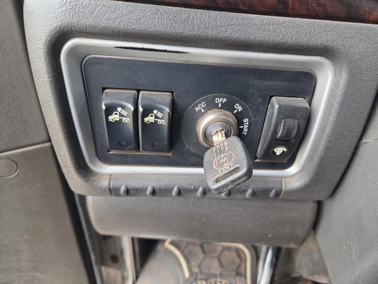 #1701-•-2013-kenworth-t800-log-truck-image-107