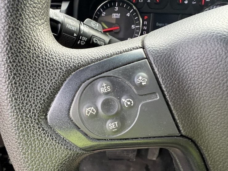 2015-chevrolet-tahoe-image-31