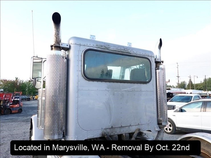2000-peterbilt-379-image-5