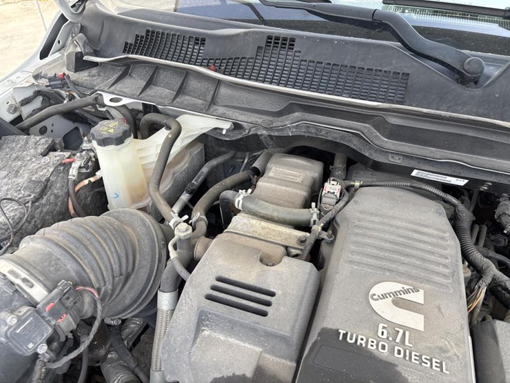 2015-dodge-ram-3500-image-19