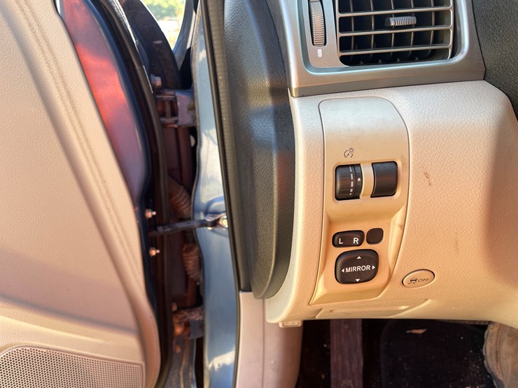 #109-•-2010-subaru-impreza-(has-wi-title)-image-56