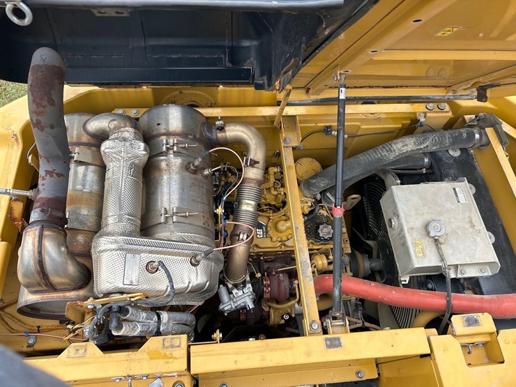 2016-caterpillar-325fl-image-21