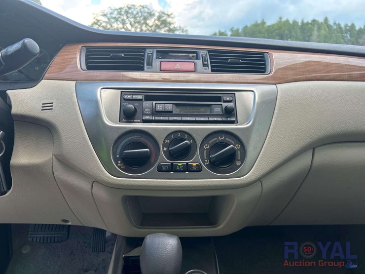 2005-mitsubishi-lancer-es-sedan-image-15
