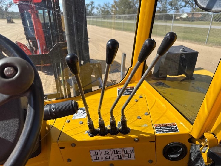 2020-sellick-s80j4e-2ps-rough-terrain-forklift-image-21