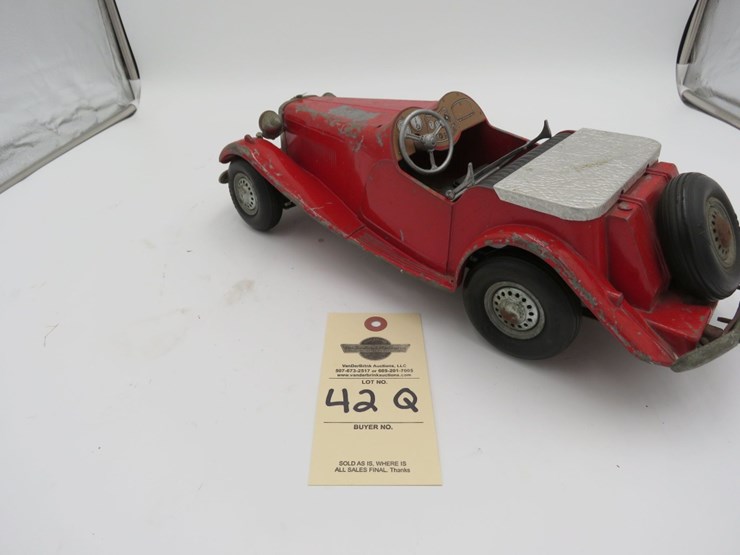 1950's-doepke-model-toys-mg-sports-car-toy-image-3