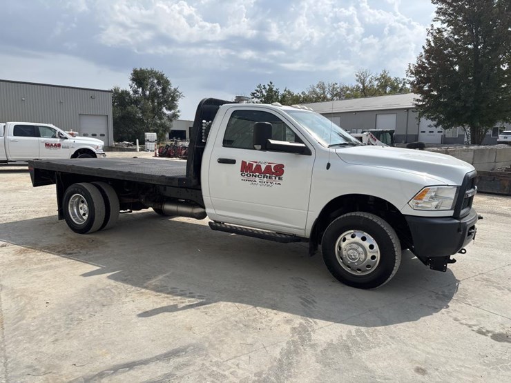 2015-dodge-ram-3500-image-4