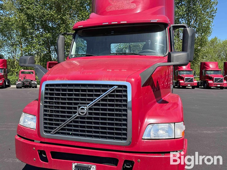 2016-volvo-vnm42t-truck-tractor-image-9