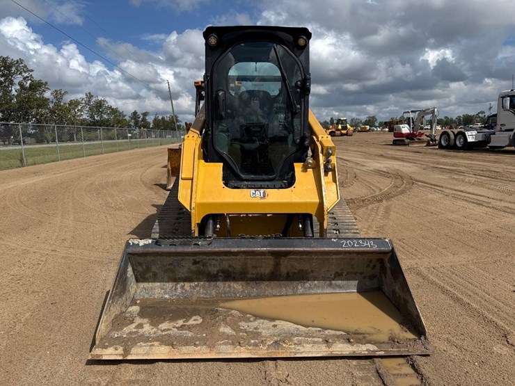 2023-caterpillar-259d3-image-3