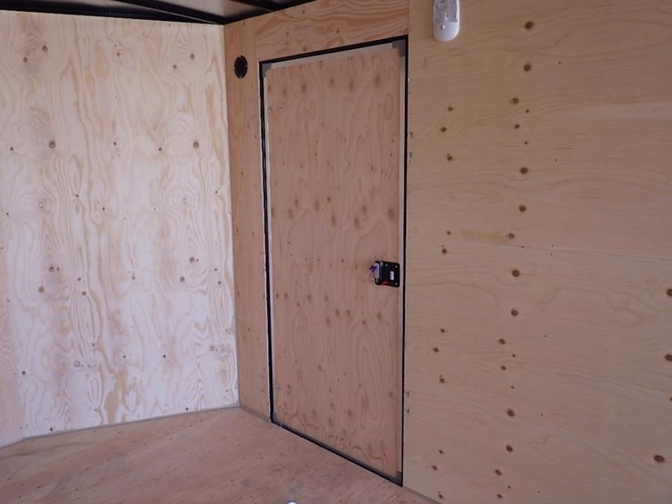 2026-royal-larct52-826v-86-t/a-enclosed-trailer-image-9