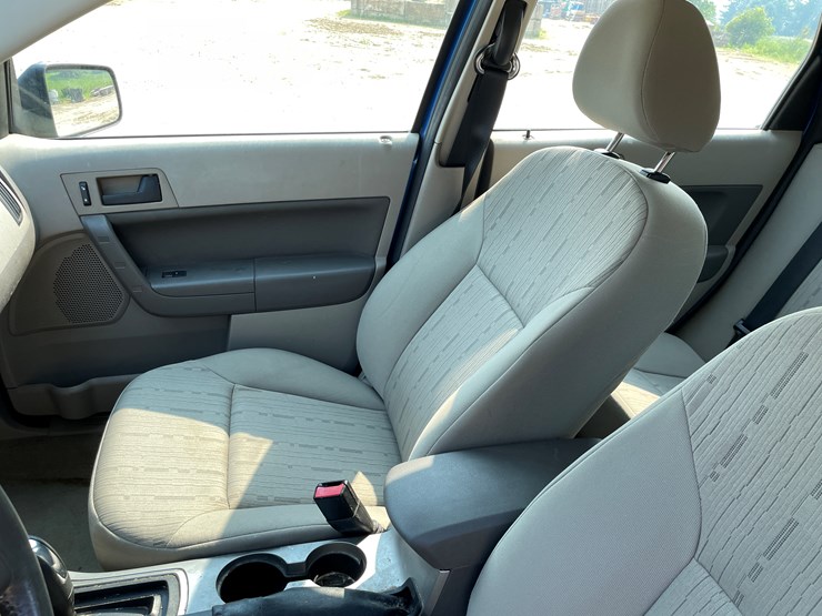 #115-•-2011-ford-focus-(has-wi-title)-image-39