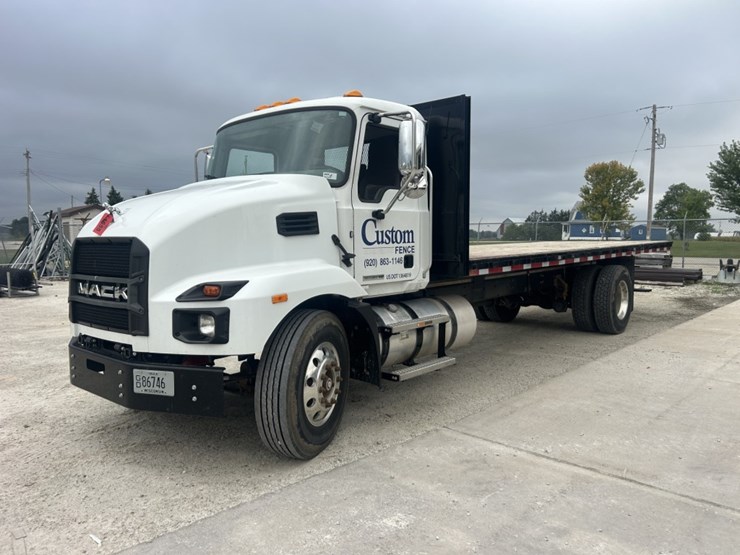 #1655-•-2021-mack-md-series-flatbed-truck-image-1