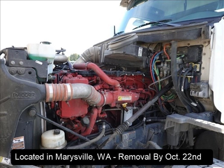2015-peterbilt-567-image-5