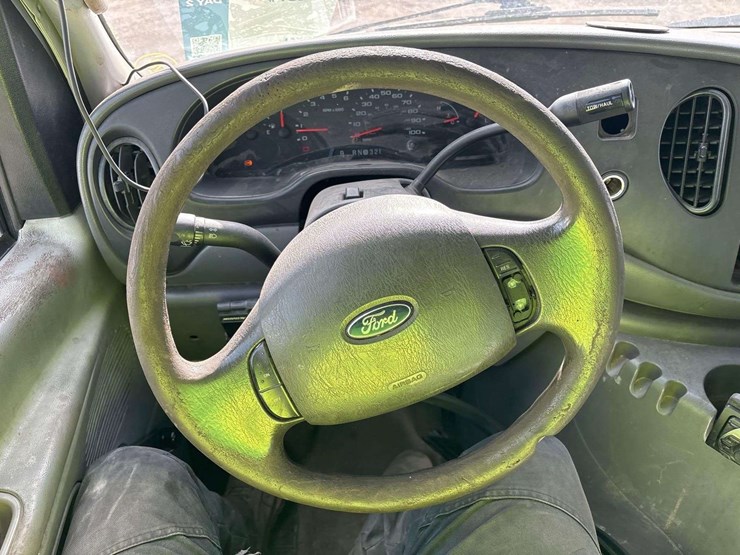 2005-ford-e250-image-8