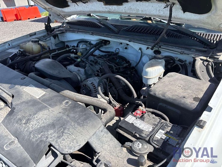 2004-chevrolet-silverado-2500-image-8