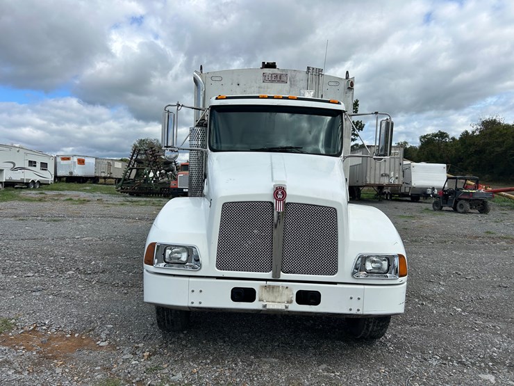 2007-kenworth-t300-image-3