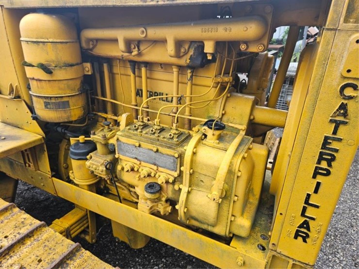 2013-caterpillar-d6-image-11