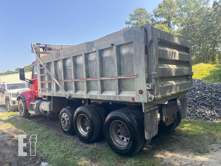 2017-peterbilt-567-image-5