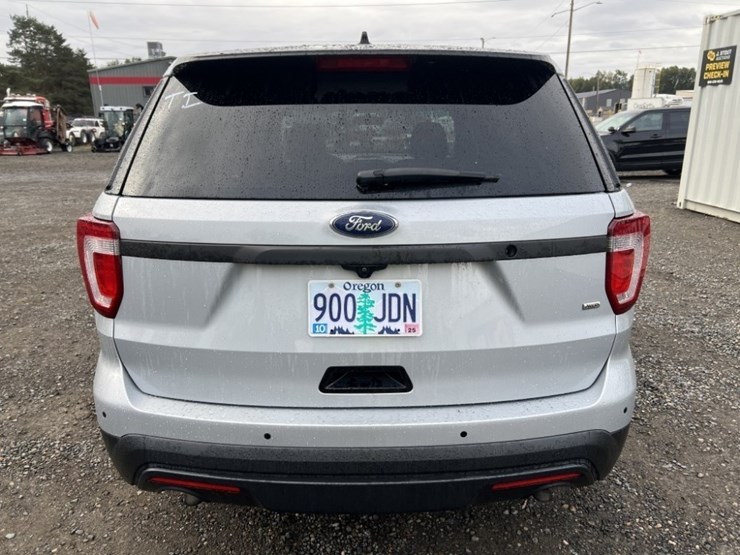 2017-ford-explorer-image-5